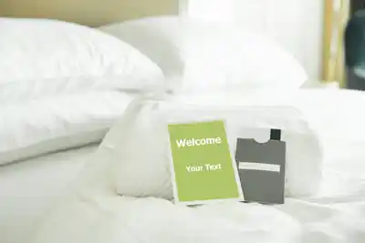 hotel-pillow-card